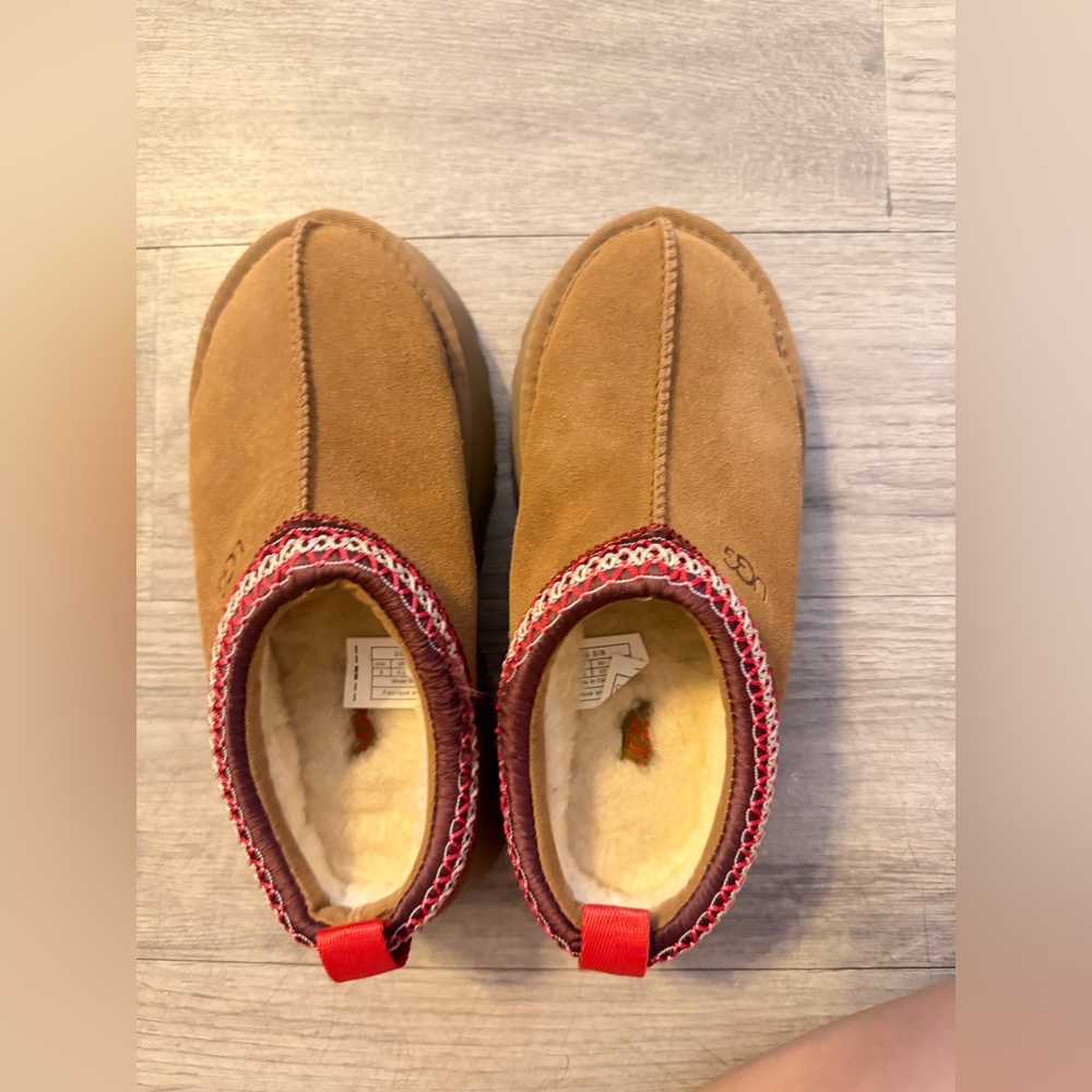 UGG Tasman in Brown and Red